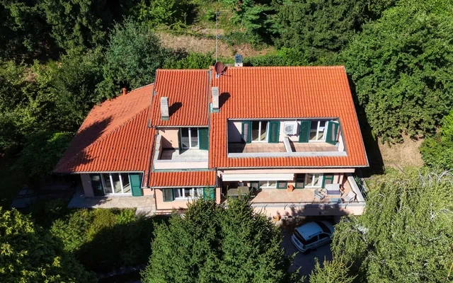 VILLA MARTA - Villa moderna con 4 camere e giardino tra le colline sopra Como 1