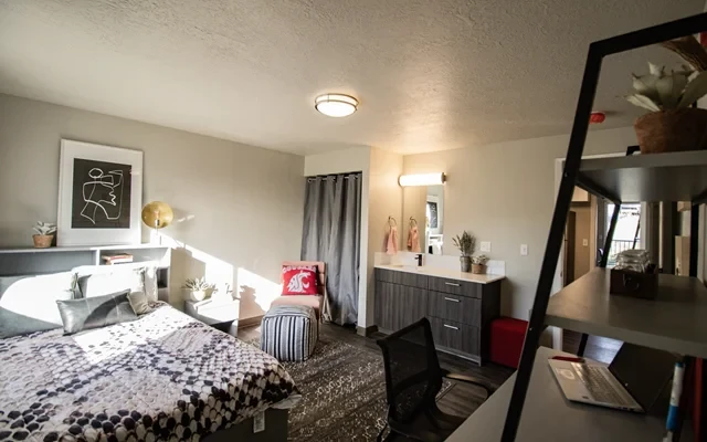 College Crest Apartments 0