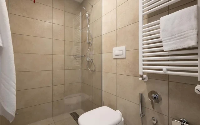 Deluxe Studio with balcony (Students only) 4