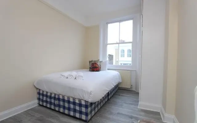 Earls Court, SW5 1