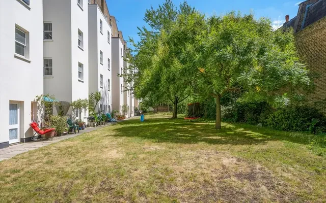 Warwick Avenue, London, W9 2PR 2