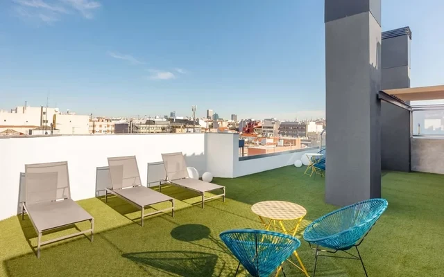 Java - 3 bedroom and shared pool in Almagro 1