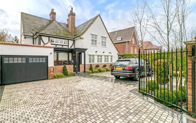 The Bishops Avenue, London, N2 0AP 0