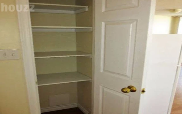 Bachelor apartment 4