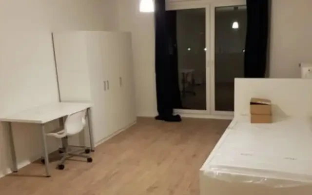 Charming single bedroom in a 3-bedroom apartment in Stellingen 0