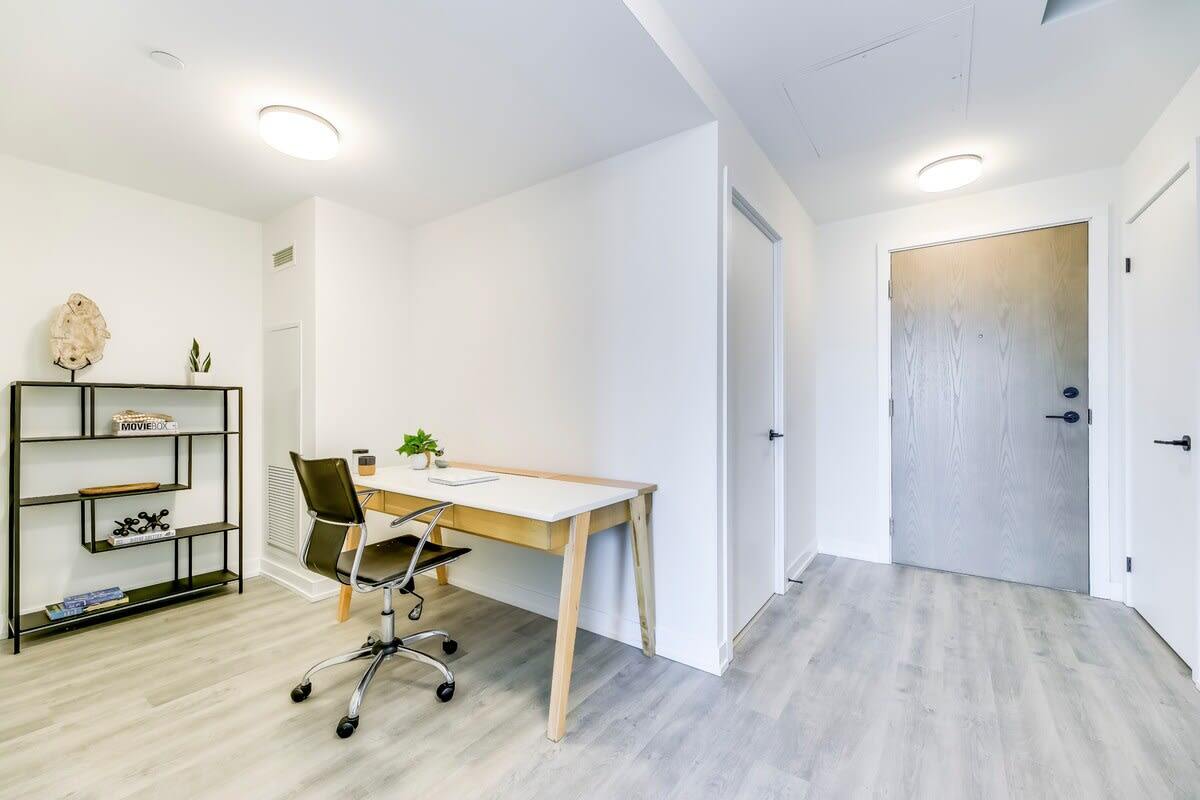 2300 st clair ave w #722 2