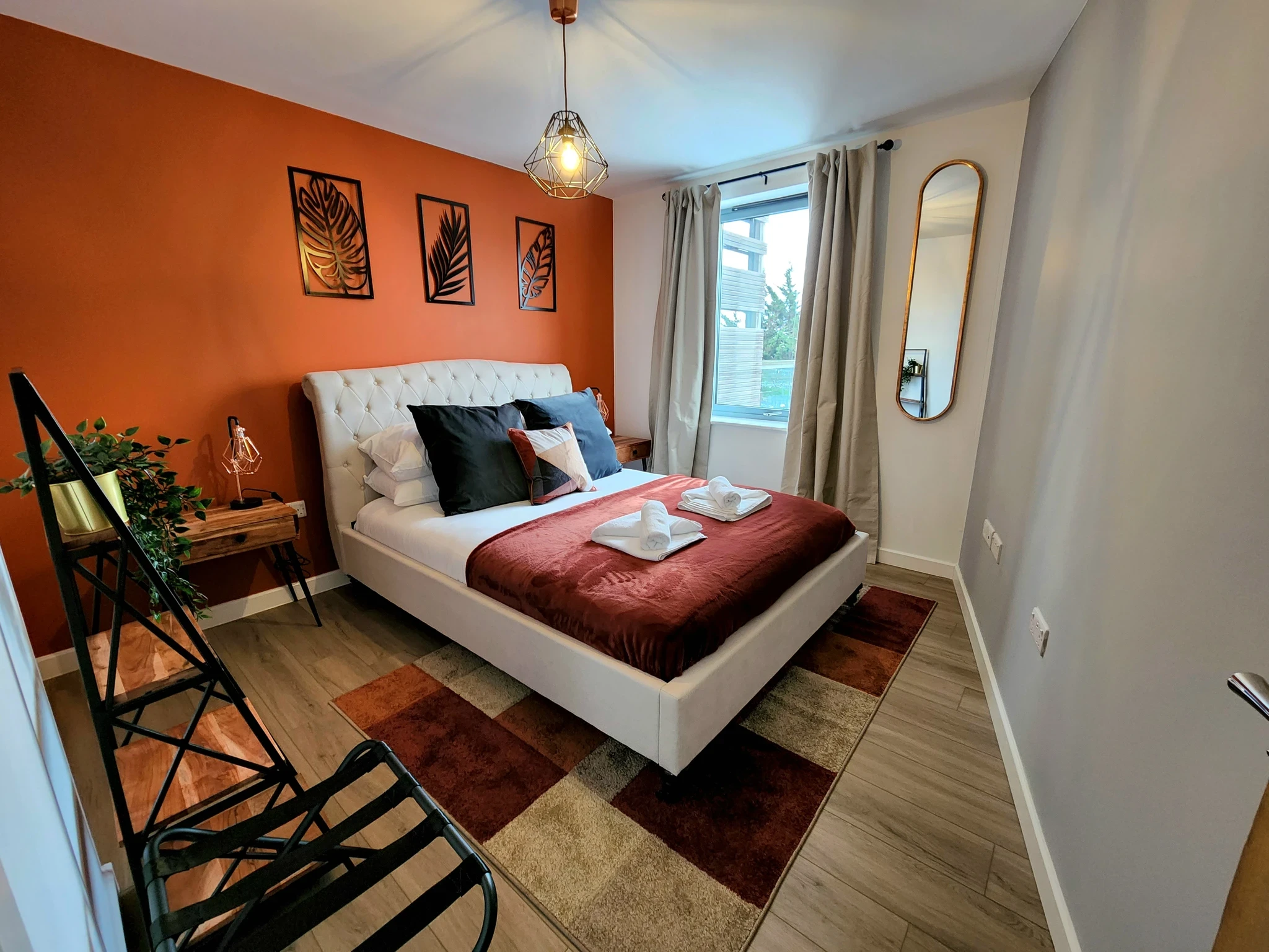 Luxury Station Apartment