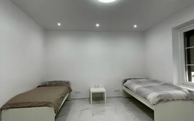Comfy Twin Bedroom well connected to the centre 0