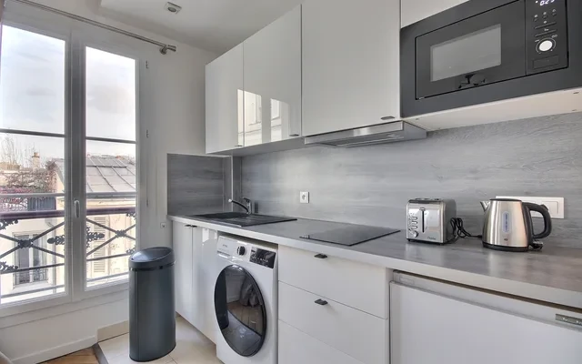 Furnished Studio Apartment for Rent - 28m² - Saint - Georges - Paris 4