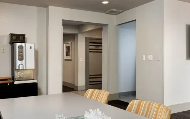 Lenox Club Apartments 4
