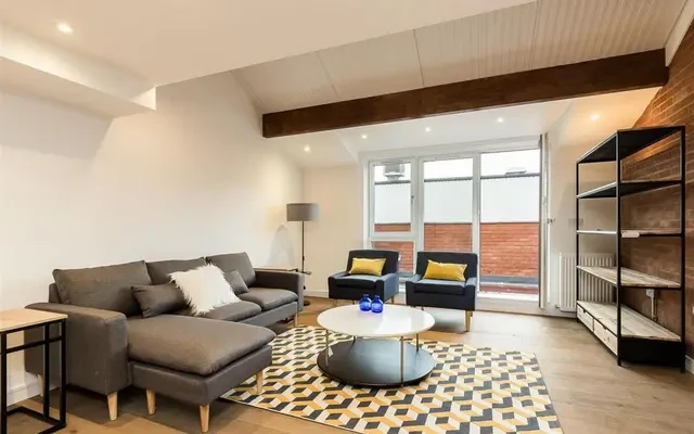 Elm Grove, London, SW19 4BU 2