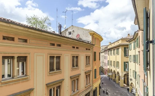 Via Giuseppe Petroni 1
