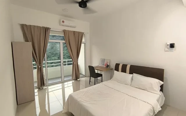 Starhill Luxury Residence - Gelugor student accommodation - Balcony Room A2