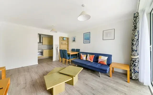 Boardwalk Place, London, E14 5SG 3