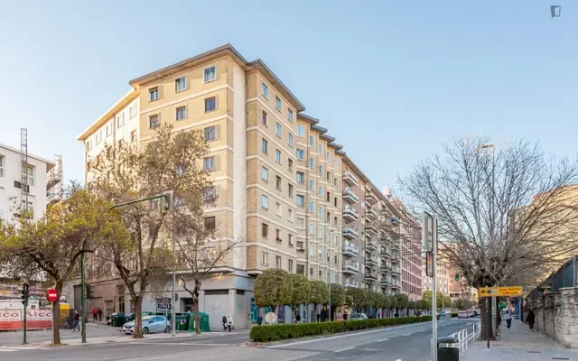 Inviting double bedroom near Facultad de Teología 0