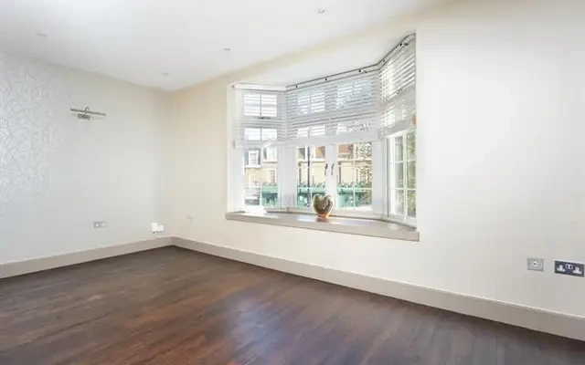 High Street, Esher, KT10 9QY 3