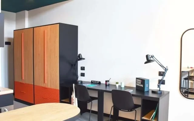 Studio Large Plus 1