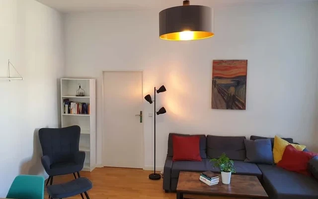 Chloe - Helle & charmante Dreizimmer-Altbau-Wohnung mit Balkon in Schoeneberg 1