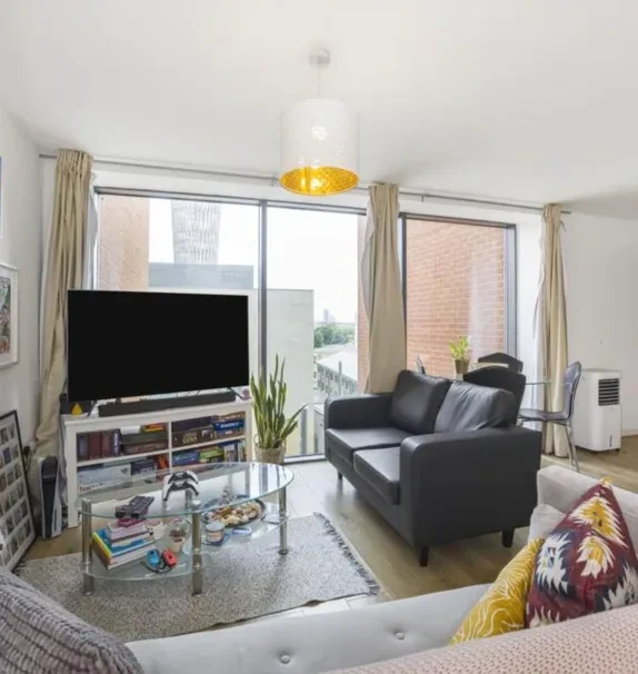 LH-The Lock Building