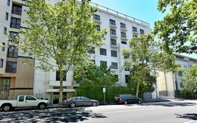 Apartment @ 10 St. Andrews Place 2