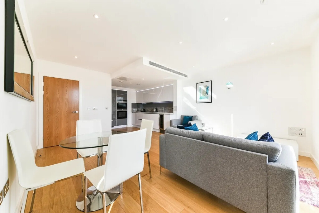 LH-Holland Park Avenue 3
