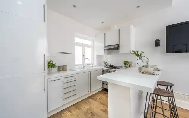 Queens Gardens, Lancaster Gate, W2 4