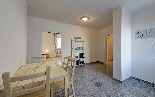 Koenig-Karl-Strasse 84DE-09-007M 3