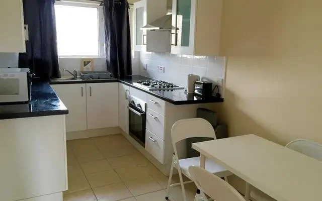 apartment in Mile End 1
