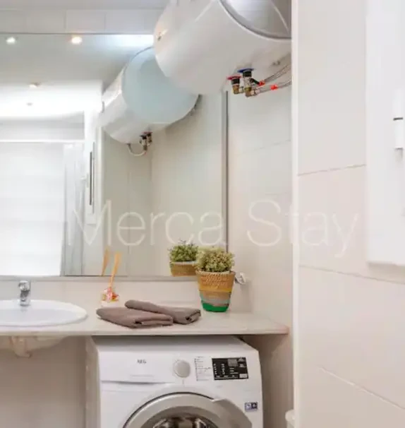 studio near Avinguda d'Emerencià Roig i Raventós