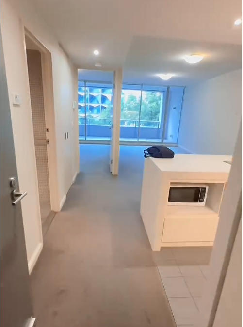 35 Shelley St