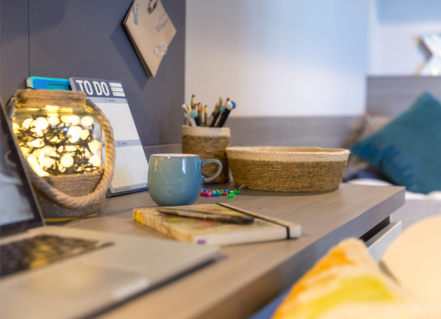 Classic 2 Bed Apartment - Shared Bathroom