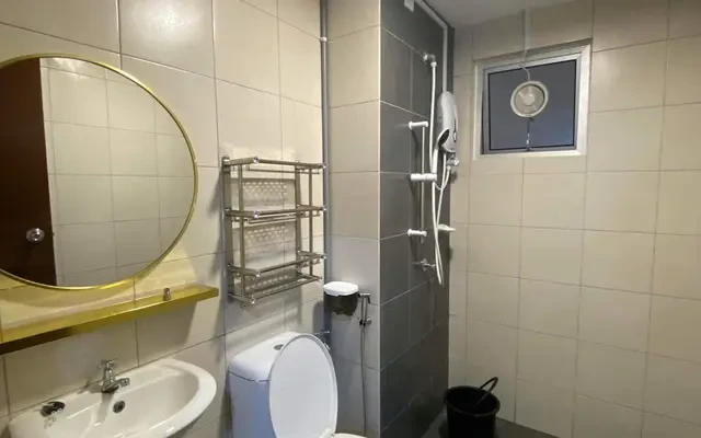 Mercu Jalil - Puchong student accommodation - Medium Room
