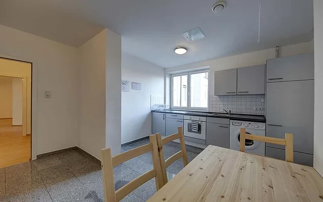 Koenig-Karl-Strasse 84DE-09-007M 2