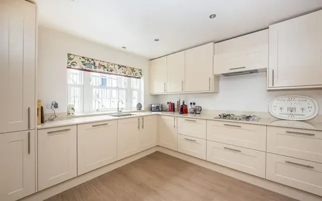 Beaufort Close, Putney Heath, London, SW15 3TL 1