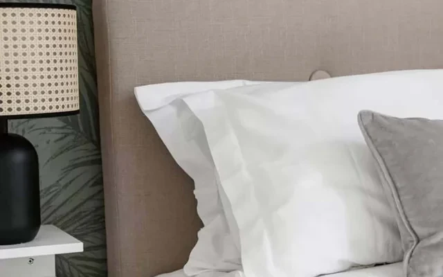 Elegante appartamento minimal dai tocchi botanici 4