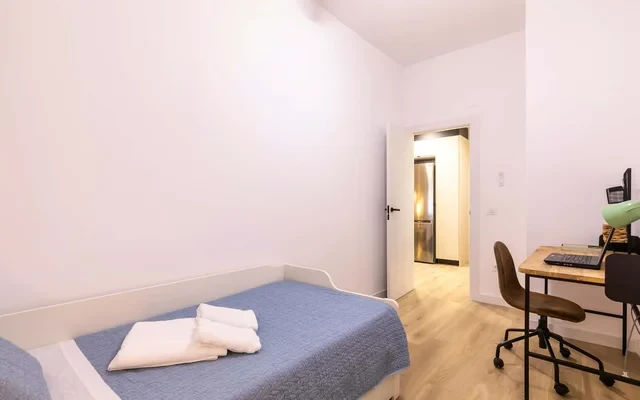 Carrer de Santa Irene Valencia 46002 Spain 4