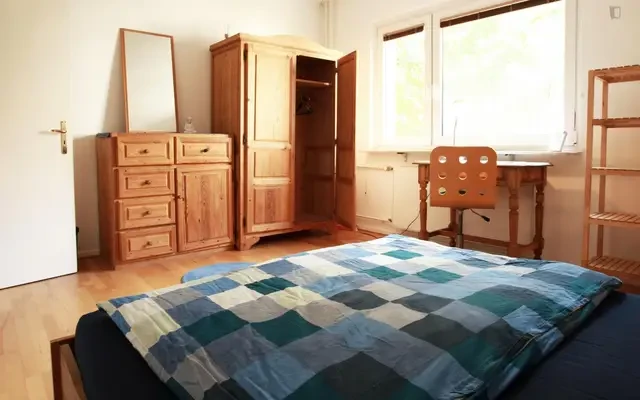 Superb double bedroom not far from IPU Berlin 3