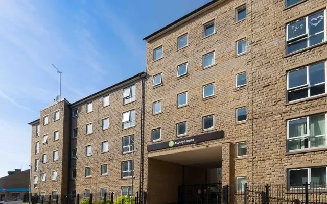 iQ Aspley House - Huddersfield student accommodation