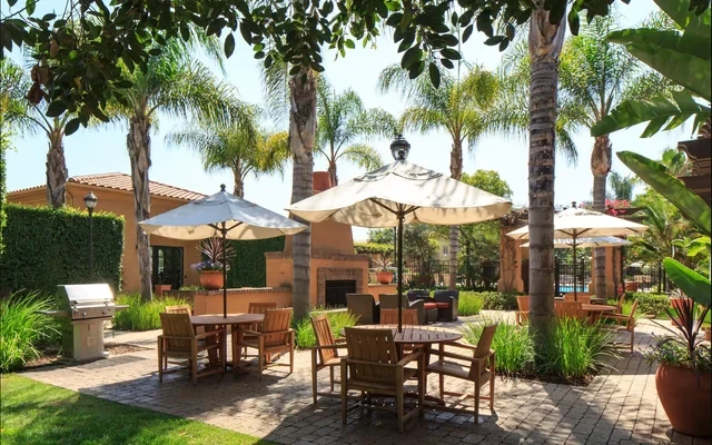 Woodbury Square 4