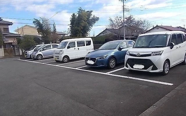 レオパレスラーク 1