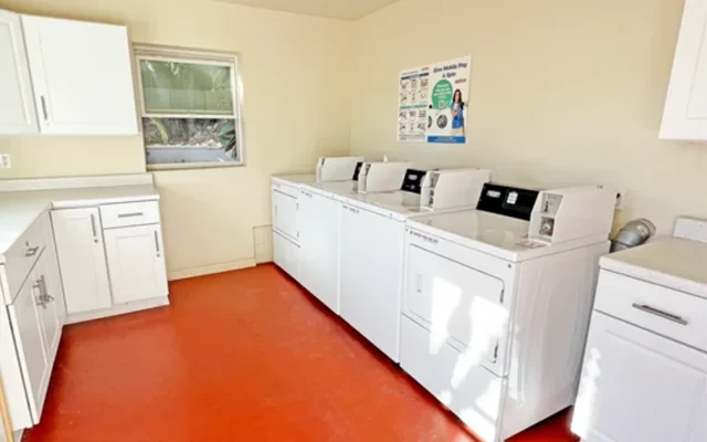 1212-1216 Alta Vista Road - Santa Barbara student accommodation - Laundry Room