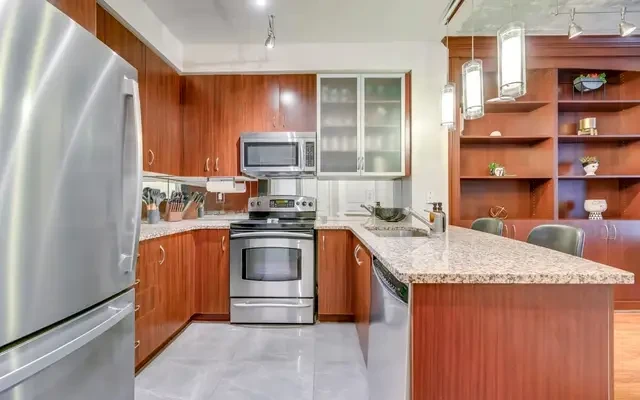 18 yorkville ave #304 4
