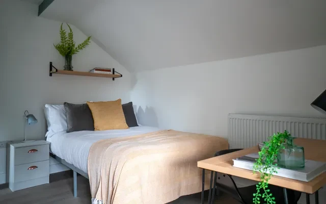 Flat 2, 7 Eileen Grove 4