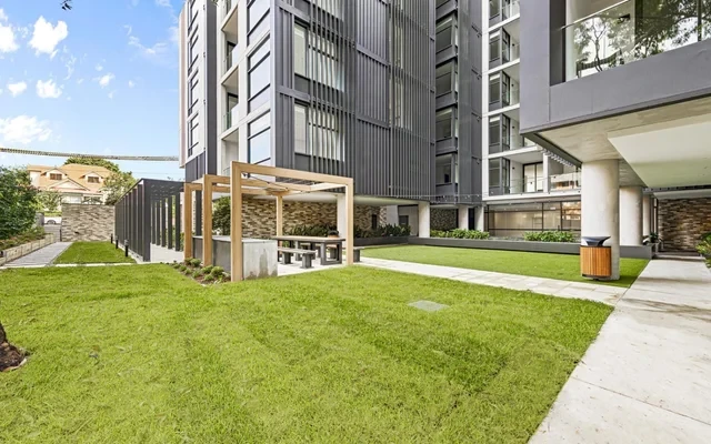 15-19 Clarence Street 1