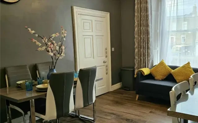 Bed in a comfy twin bedroom, near the Broadstone-University train station 1