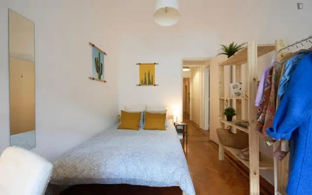 Beautiful double bedroom close to Arroios metro station - 리스본 학생 숙소 - Double bedroom