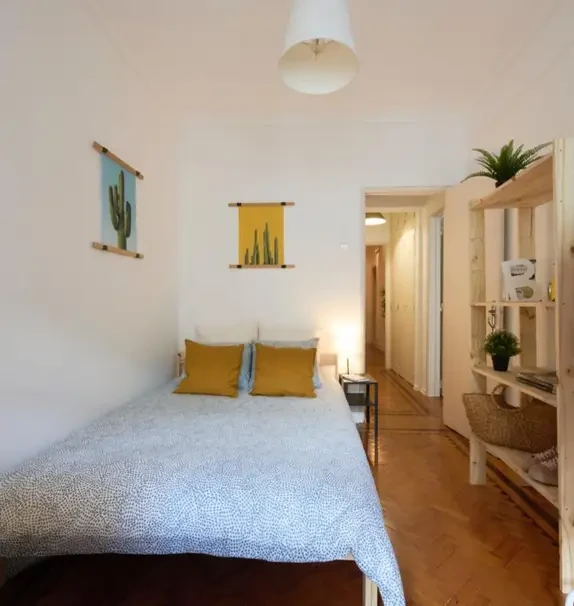 Beautiful double bedroom close to Arroios metro station