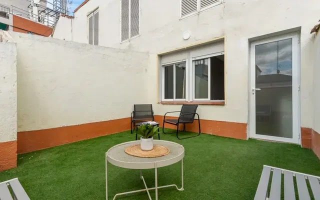 Nice shared room in Callao 0