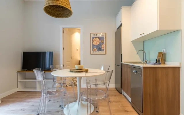 Bright & Stylish - 2Bedrooms 1Bathroom - Sol 2