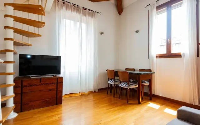 INGEGNOLI1 Bright top floor apartment 4